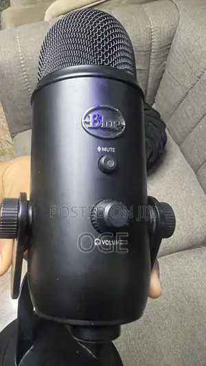 Logitech Blue Yeti Professional Multi-Pattern Usb Condenser Microphone