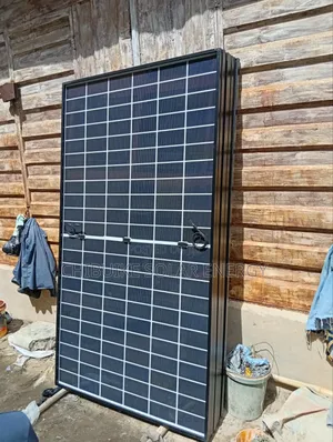 Trina 650w Solar Panels Black