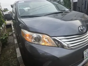 Toyota Sienna XLE 7 Passenger 2012 Gray