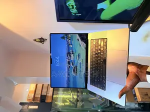 Laptop Apple MacBook Pro 2021 M1 16GB Apple M1 Pro SSD 512GB