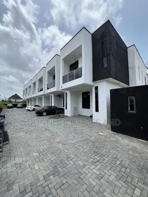 3bdrm Townhouse / Terrace in Lekki Expressway for rent