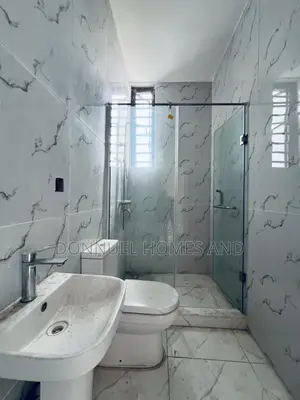 3bdrm Townhouse / Terrace in Lekki Expressway for rent