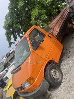 Volkswagen 2000 Orange 