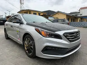 Hyundai Sonata Sport 2.0T Sedan FWD (2.0L 4cyl 6A) 2017 Silver
