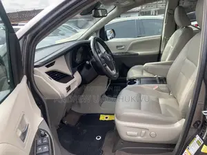 Toyota Sienna 2018 Gray