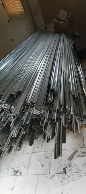 Search for Extremely Lightweight Span Steel Trusses.