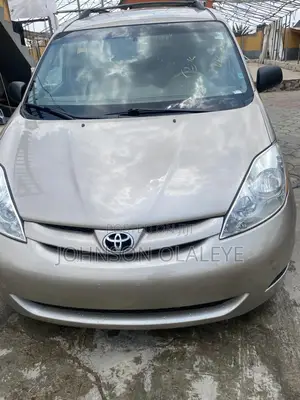 Toyota Sienna XLE AWD 2006 Gold
