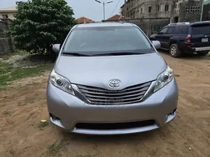 Toyota Sienna XLE 7 Passenger 2011 Silver