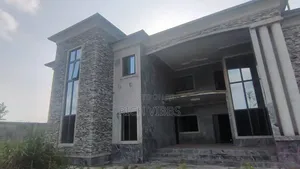 6bdrm Duplex in Eket for sale