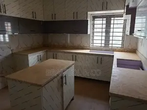 4bdrm Townhouse / Terrace in Mabushi for rent