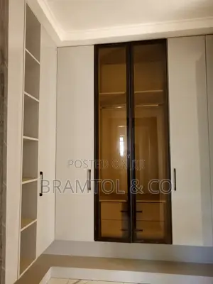 4bdrm Townhouse / Terrace in Mabushi for rent