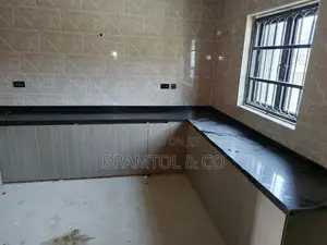 4bdrm Townhouse / Terrace in Mabushi for rent