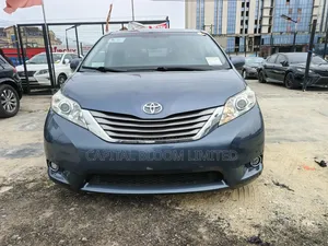 Toyota Sienna 2015 Blue