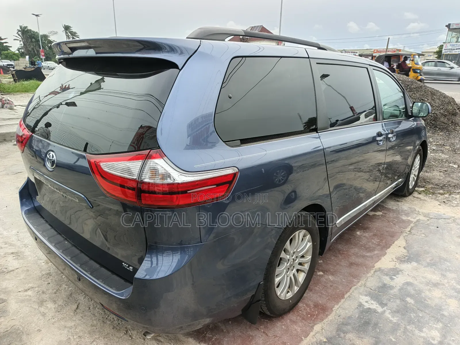 Toyota Sienna 2015 Blue