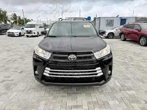 Toyota Highlander SE 4x4 V6 (3.5L 6cyl 8A) 2018 Black