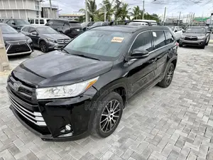 Toyota Highlander SE 4x4 V6 (3.5L 6cyl 8A) 2018 Black
