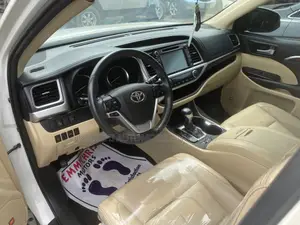 Toyota Highlander Limited V6 4x2 (3.5L 6cyl 6A) 2016 White