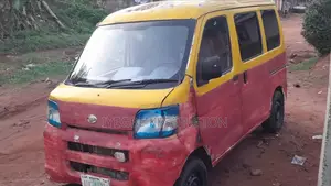 Daihatsu Hijet 1999 Yellow
