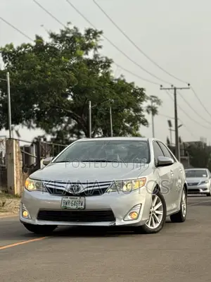 Toyota Camry XLE V6 4dr Sedan (3.5L 6cyl 6A) 2013