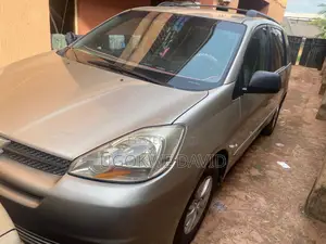 Toyota Sienna 2007 Gold
