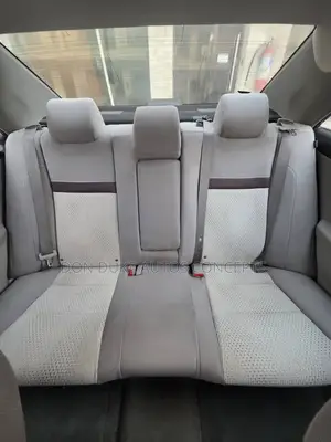 Toyota Camry XLE 4dr Sedan (2.5L 4cyl 6A) 2012 Gray