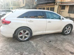 Toyota Venza 2010 White