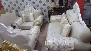 Exquisite Seater Royal Chair