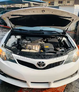 Toyota Camry SE 4dr Sedan (2.5L 4cyl 6A) 2014 White