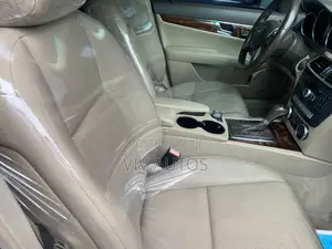 Mercedes-Benz C300 2013 Blue