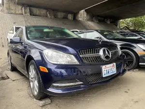 Mercedes-Benz C300 2013 Blue