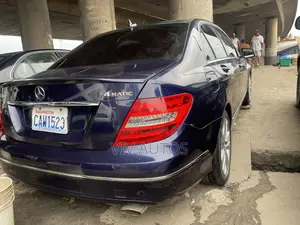 Mercedes-Benz C300 2013 Blue