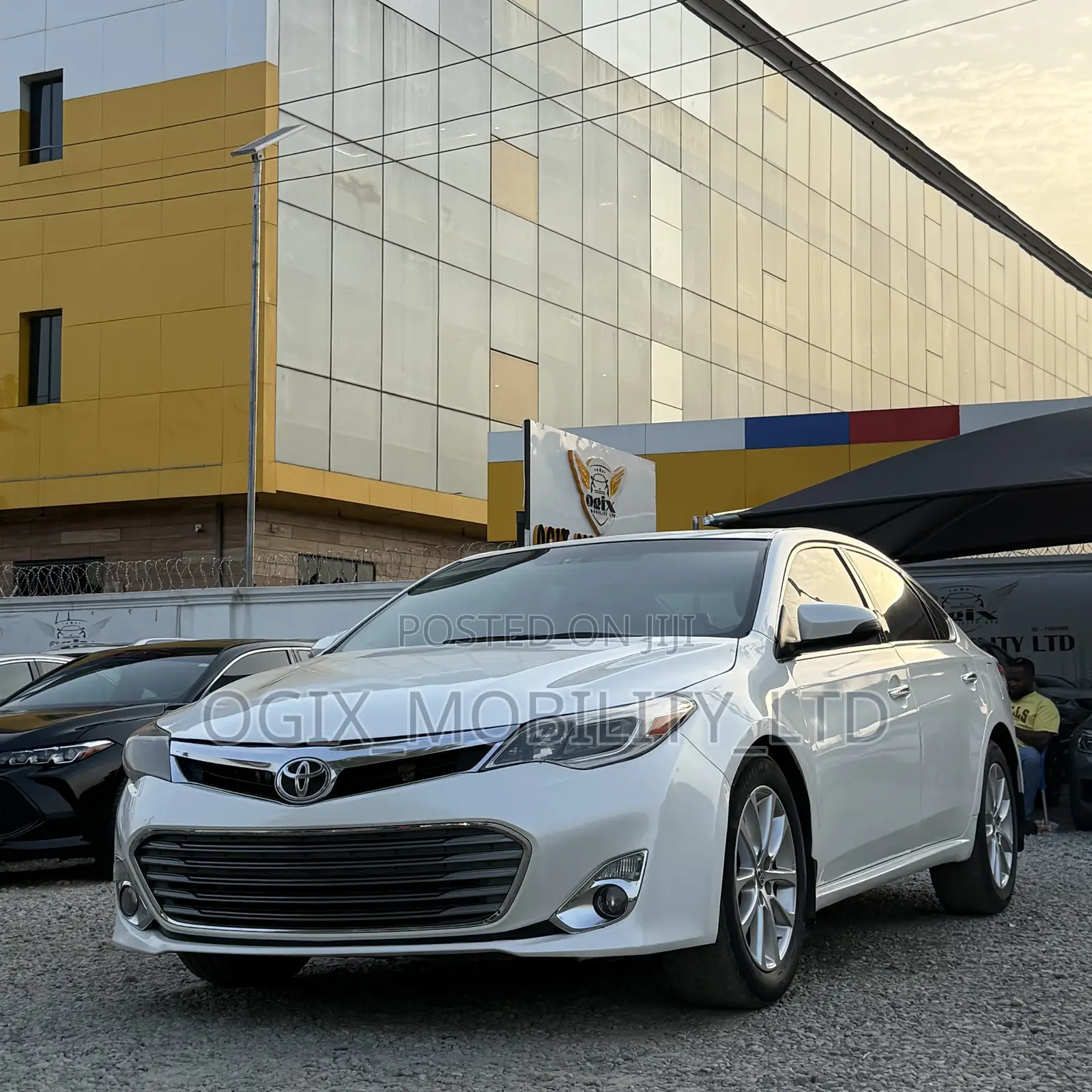 Toyota Avalon 2013 White