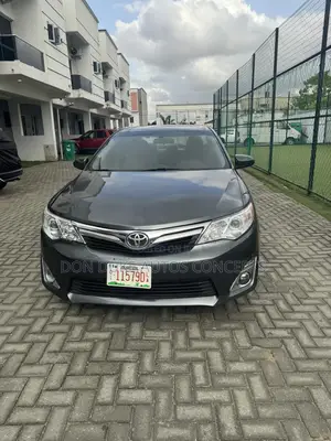 Toyota Camry XLE 4dr Sedan (2.5L 4cyl 6A) 2012 Gray