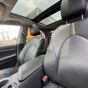 Toyota Camry 2020 Gold