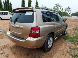 Toyota Highlander 2004 Gold