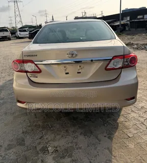 Toyota Corolla LE 4dr Sedan (1.8L 4cyl 4A) 2011 Silver