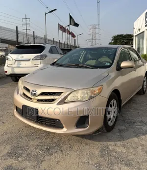 Toyota Corolla LE 4dr Sedan (1.8L 4cyl 4A) 2011 Silver