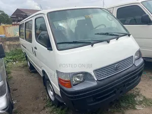 Toyota HiAce 2003 White