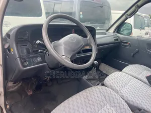 Toyota HiAce 2003 White