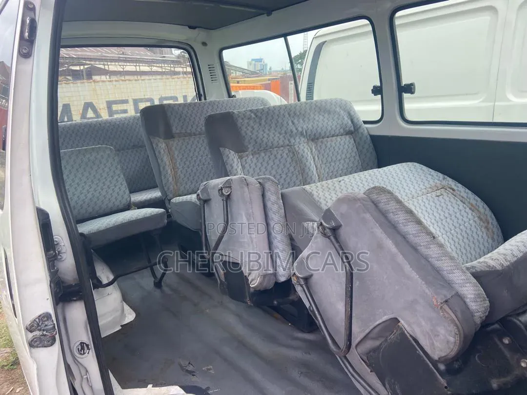 Toyota HiAce 2003 White