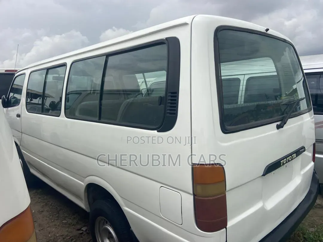 Toyota HiAce 2003 White