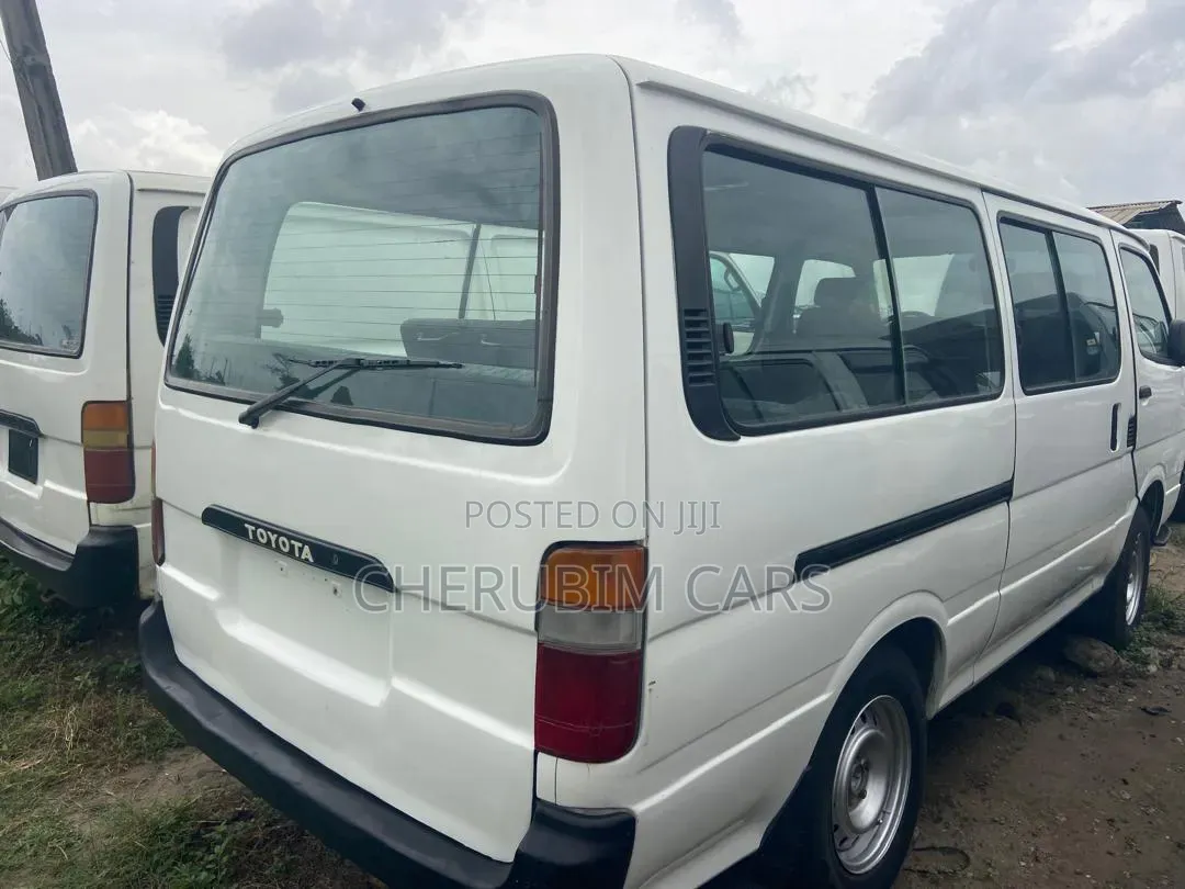 Toyota HiAce 2003 White
