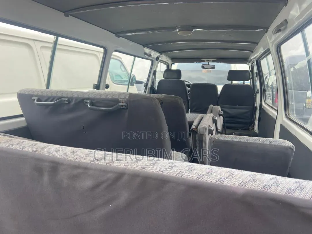 Toyota HiAce 2003 White