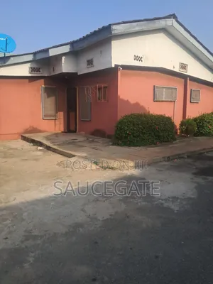 4bdrm Bungalow in Chevron Estate, Satellite Town for sale