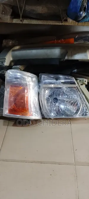 Head Lamp Nissan Urvan E25