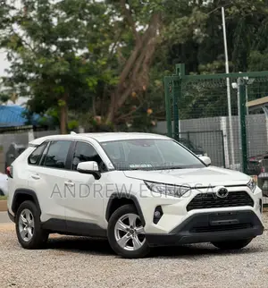 Toyota RAV4 2021 White