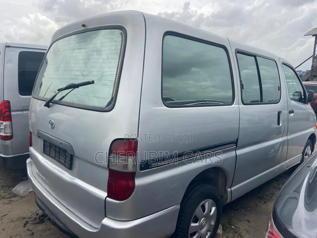 Toyota HiAce 2005 Grey