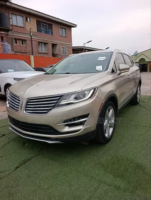 Lincoln MKT 3.5L AWD Elite 2017 Gold