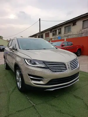 Lincoln MKT 3.5L AWD Elite 2017 Gold