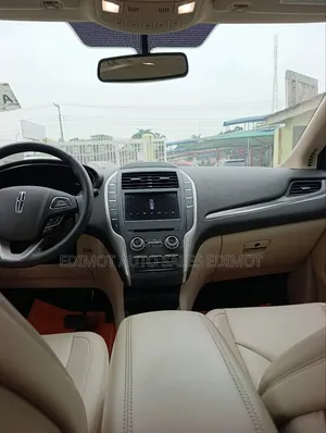 Lincoln MKT 3.5L AWD Elite 2017 Gold